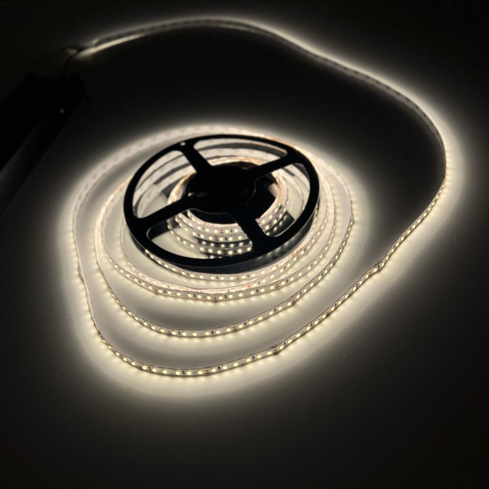 Стрічка світлодіодна LUMINARIA LS-2835 120LEDs/m 9,6W 24V 3000K (DJ120-24V-8mm) PREMIUM LED STRIP